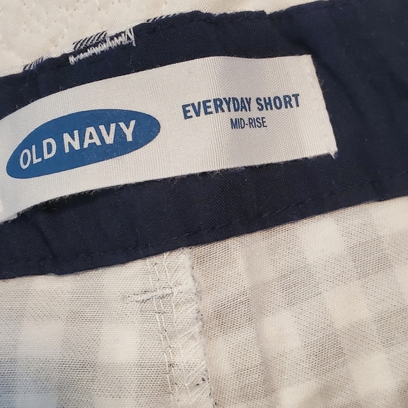 BUNDLE & SAVE!! Old Navy shorts (NWT) - Picture 2 of 4